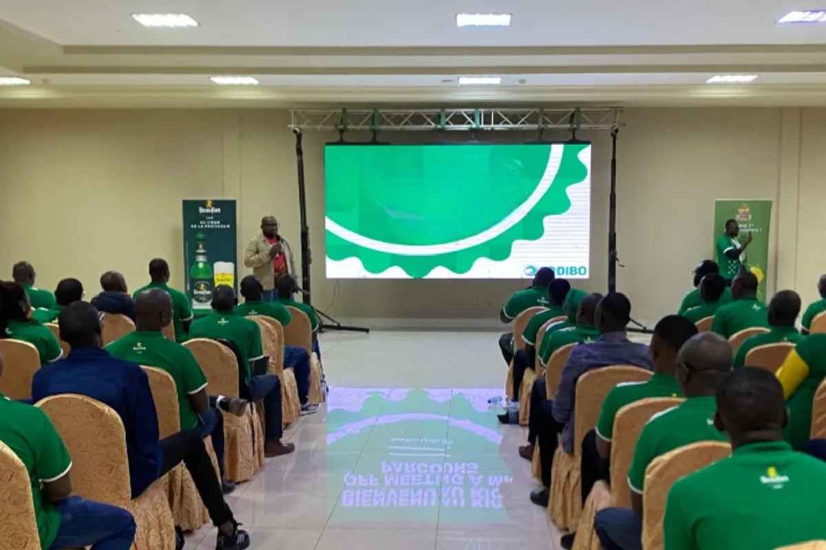 Réunion commerciale à Koudougou : l’équipe commerciale et marketing fait son bilan à mi-parcours de 2025