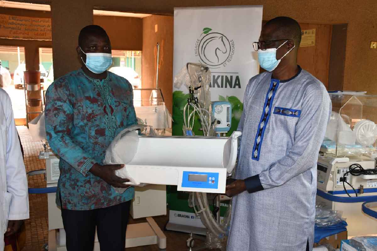 Don de BRAKINA à la maternité du CHU Yalgado Ouedraogo